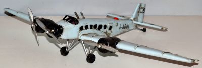 37230_Metallmodell_Flugzeug_(34x52x12cm)_Nitsche (1)

